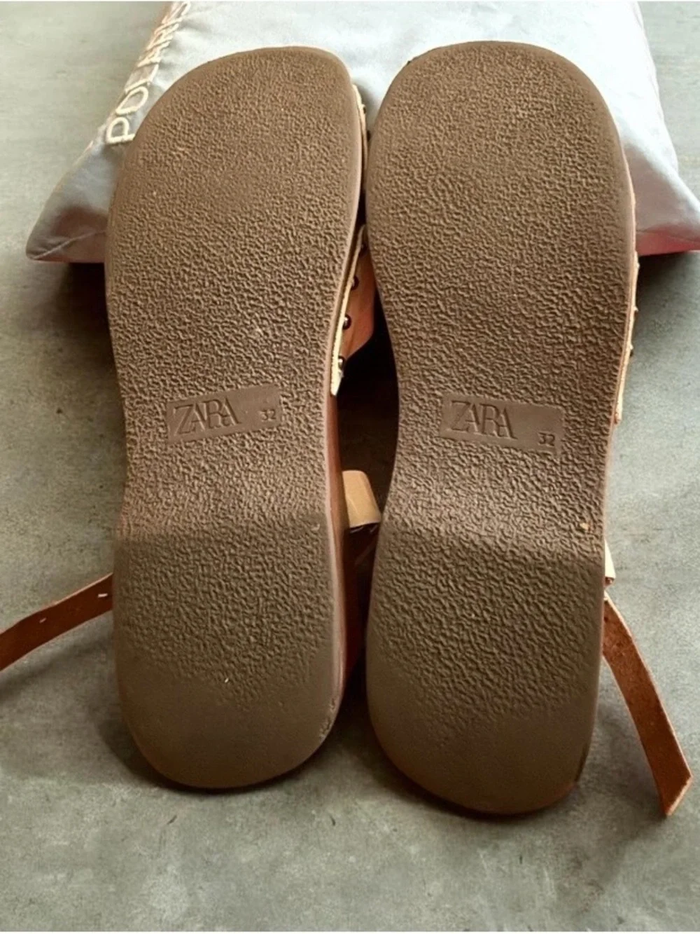 Zara girls' beige sandals size 32